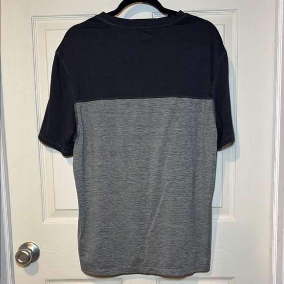 G.H. Bass & Co. Men’s Two Tone Grey Short Sleeve Shirt Size Medium - Picture 4 of 5